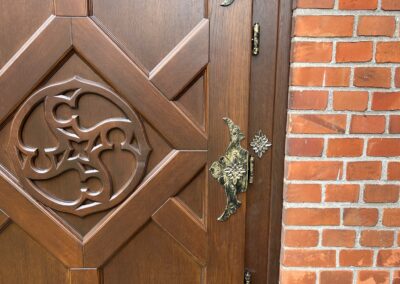 Nowe drzwi w kościele w Krzepielowie - od zakrystii