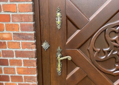 Nowe drzwi w kościele w Krzepielowie - od zakrystii